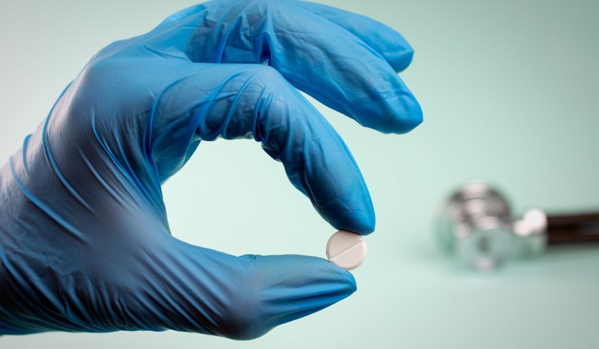 person holding tramadol pill