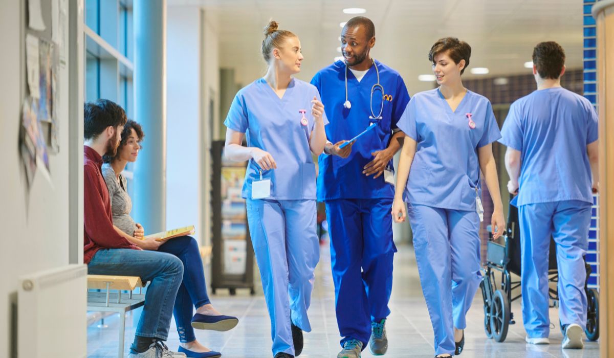 people working in the hospital